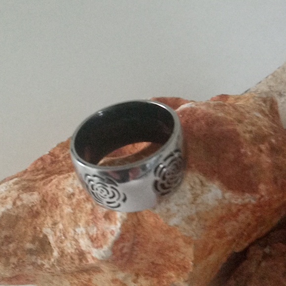 Stainless Steel Celtic Rose Ring Size 7 - Picture 3 of 5